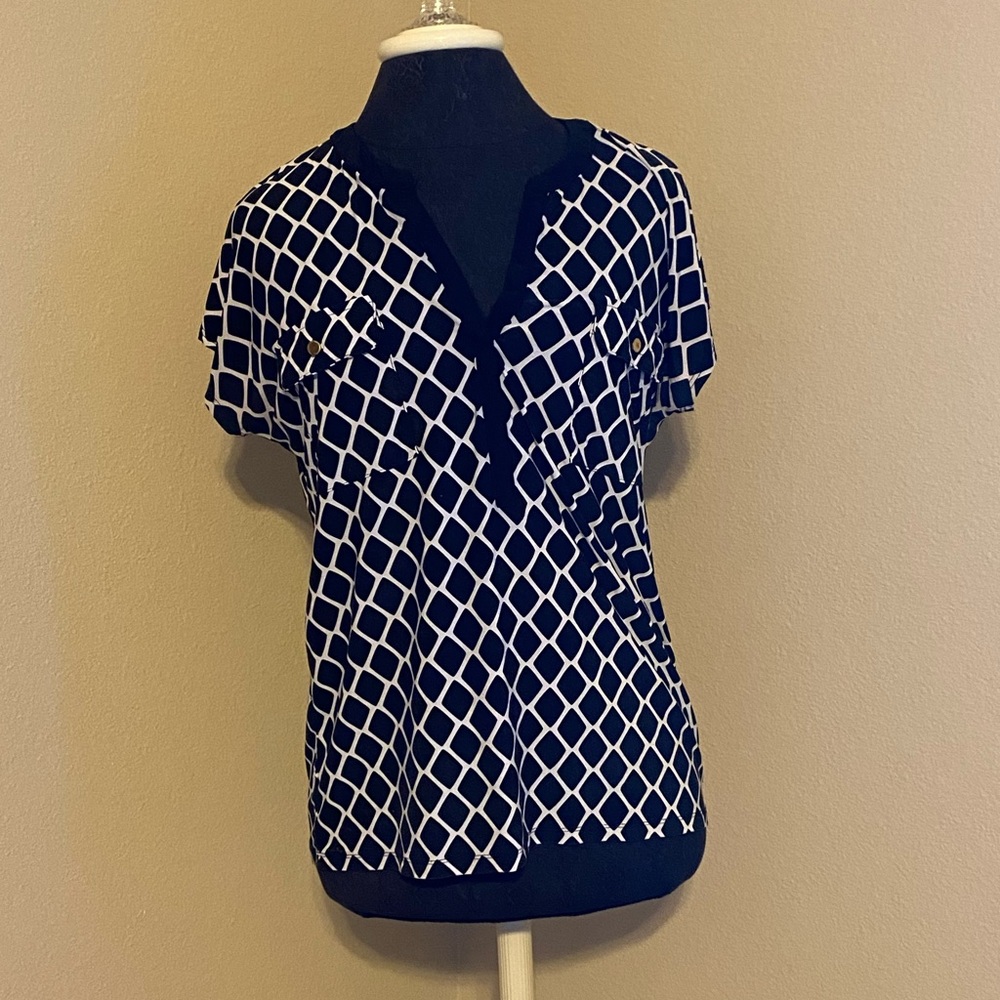 ❤️ INC International Concepts Black and White Patterned Blouse
